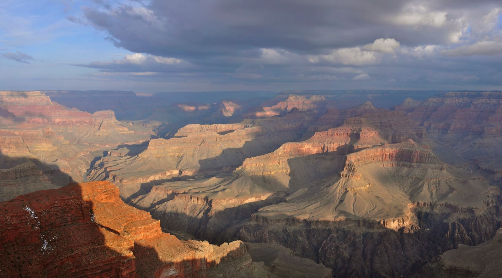 Grand Canyon at sunrise seen from Hopi Point on the South Rim, Arizona